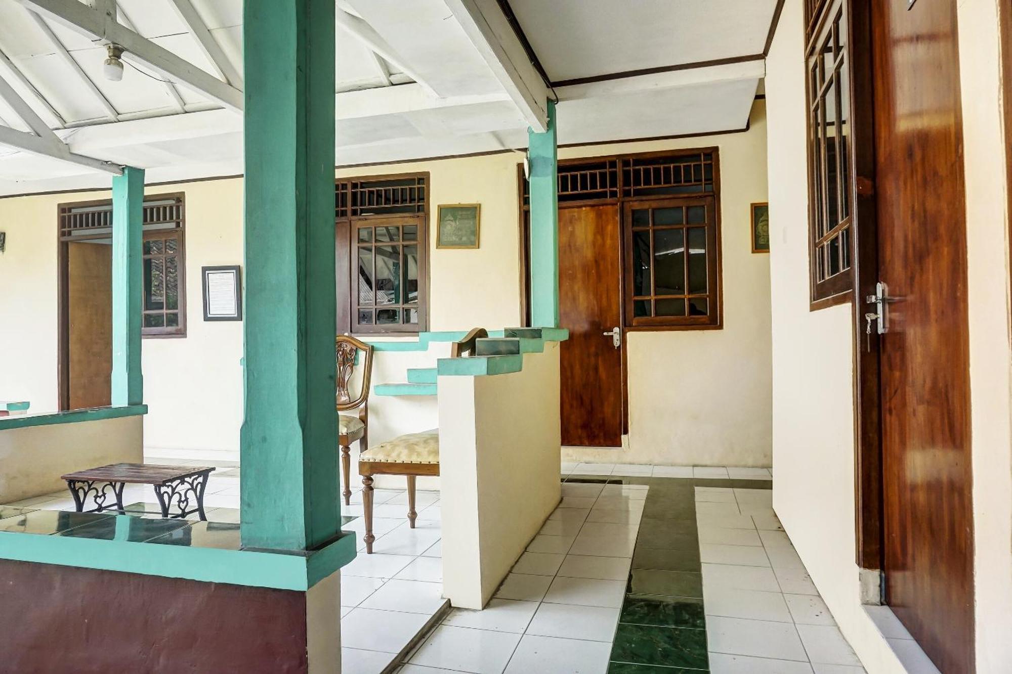 Oyo 90928 Wisma Asri Putra Syariah Bogor Exterior foto